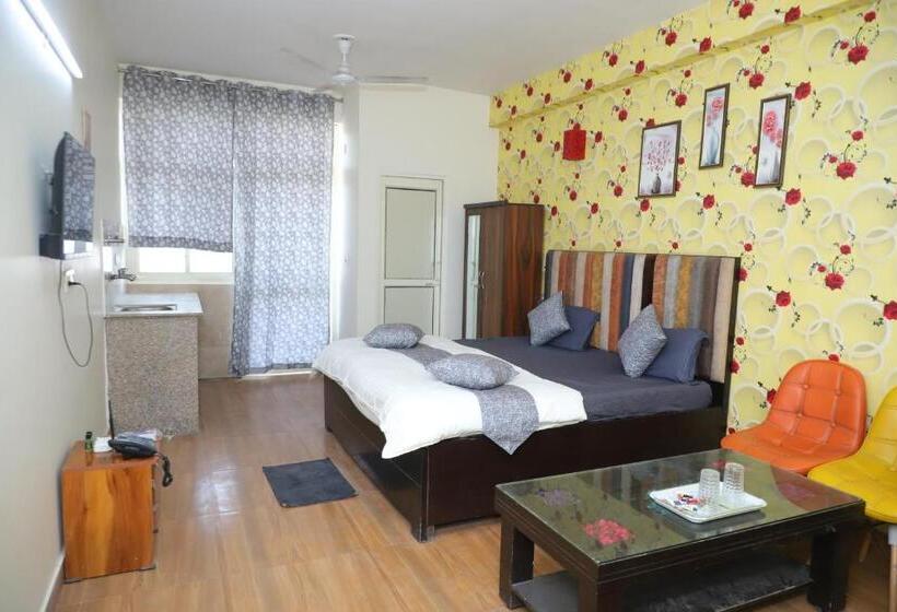 Deluxe-huone, Royal Choice Noida Sector 101