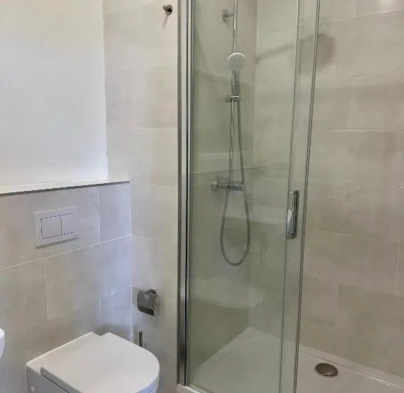 １ベッドルームアパートメント, Zámek Jenišovice