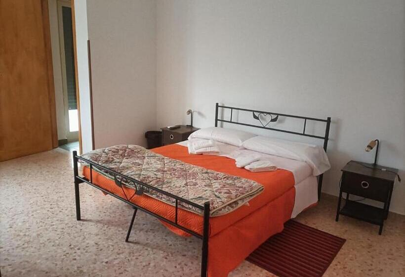 חדר סטנדרט לארבעה, Casa D Alunzio   Case Per Ferie In Ospitalita  Diffusa