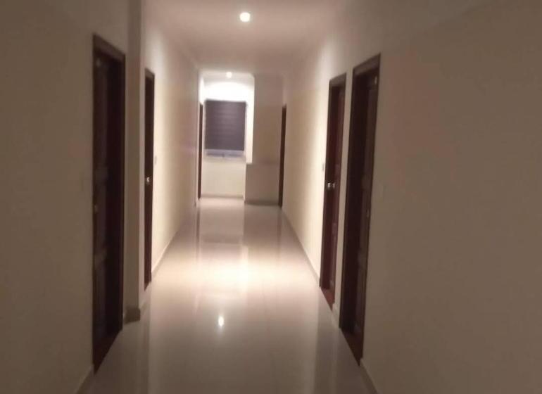 Quarto Estandar, Adimali Stays