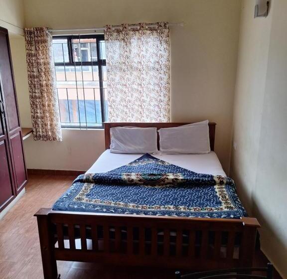 Quarto Estandar, Adimali Stays