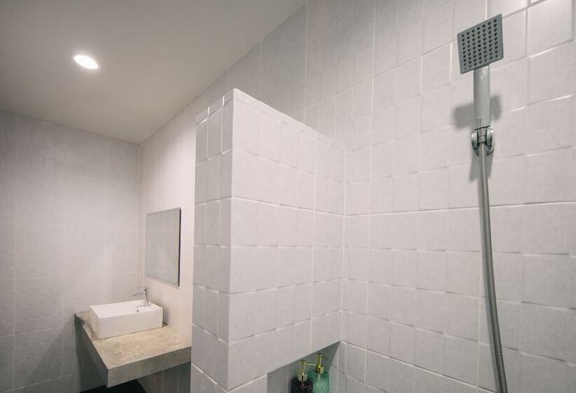 חדר דלוקס, Chanakarn Pool Access Rawai