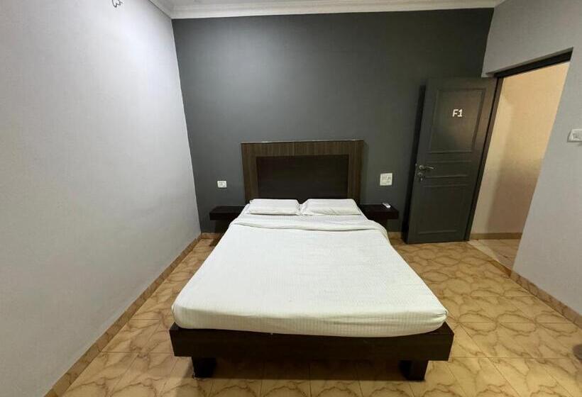 غرفة قياسية, Frankies Holiday Inn