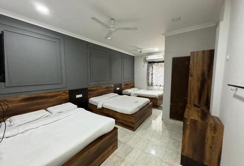 标准三人间, Frankies Holiday Inn