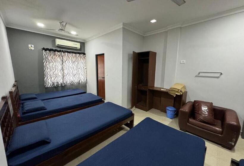 غرفة قياسية ثلاثية, Frankies Holiday Inn