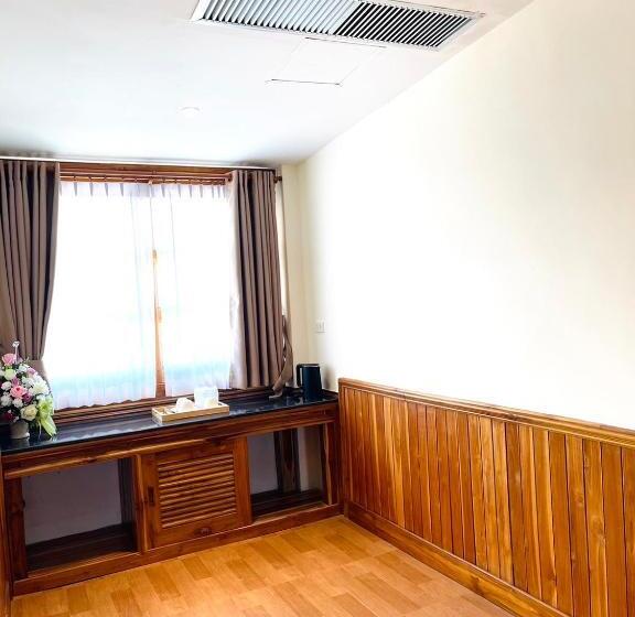 חדר סופריור לשלושה, Kum Chan House