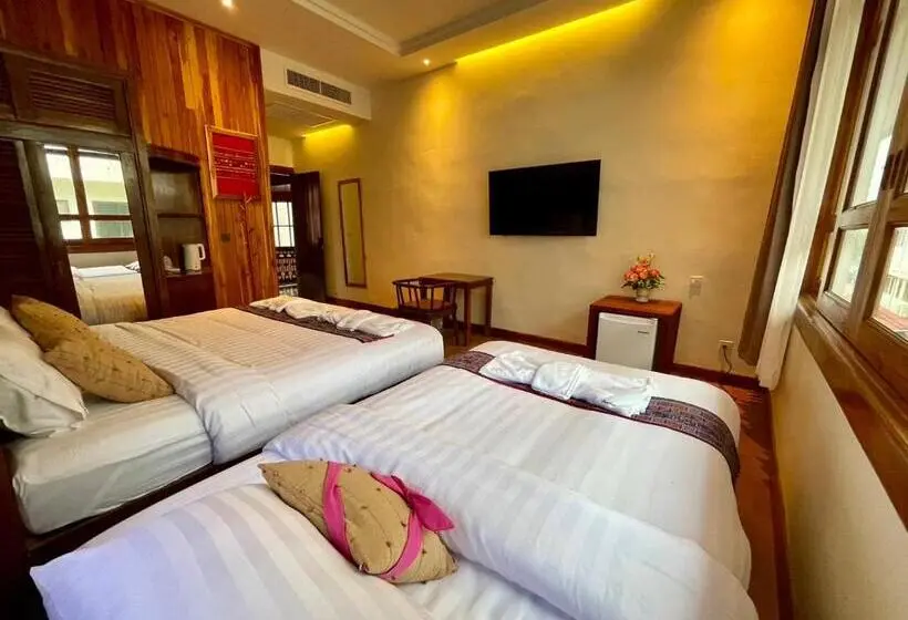 اتاق استاندارد سه نفره, Kum Chan House