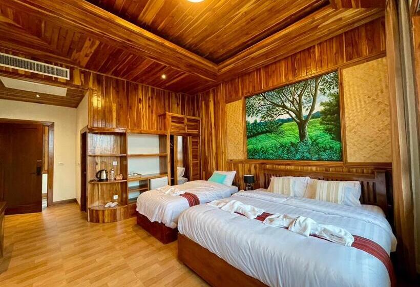 חדר קומפורט לשלושה, Kum Chan House