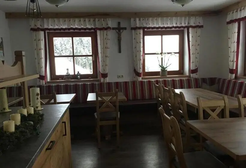 スタンダードトリプルルーム, Mönchsberghof