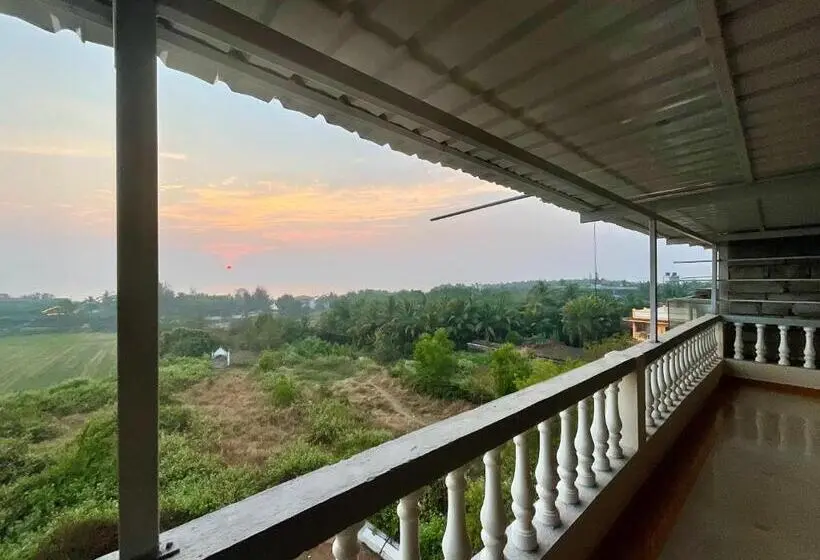 キングサイズベッドのスタンダードルーム, Nagas Hotel Satyavati Morjim