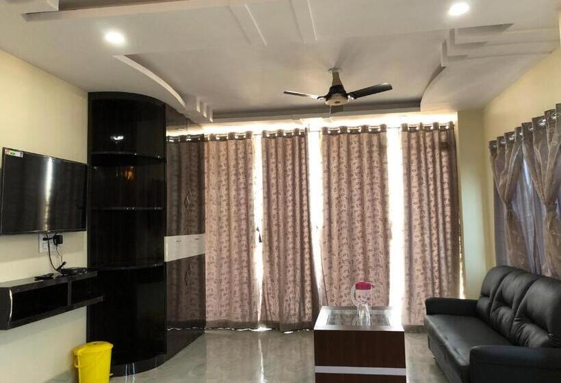 חדר דחוקס עם מיטת קינג, The Heaven