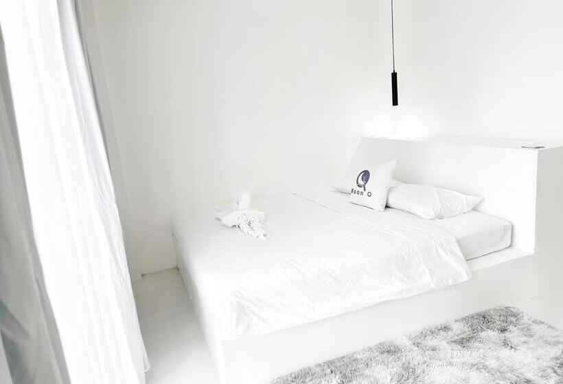 غرفة قياسية مزوَّدة بشُرفة, Moone