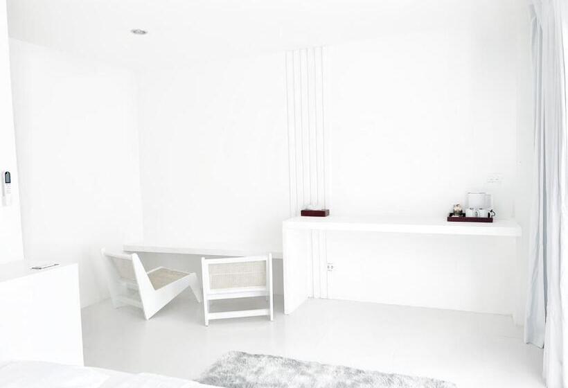 غرفة قياسية مزوَّدة بشُرفة, Moone