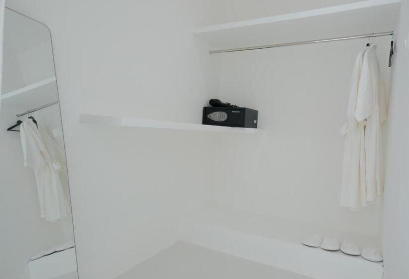 غرفة قياسية مزوَّدة بشُرفة, Moone