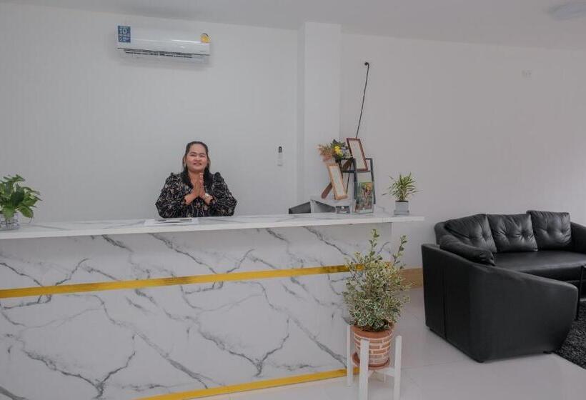 غرفة قياسية مزوَّدة بشُرفة, Moone