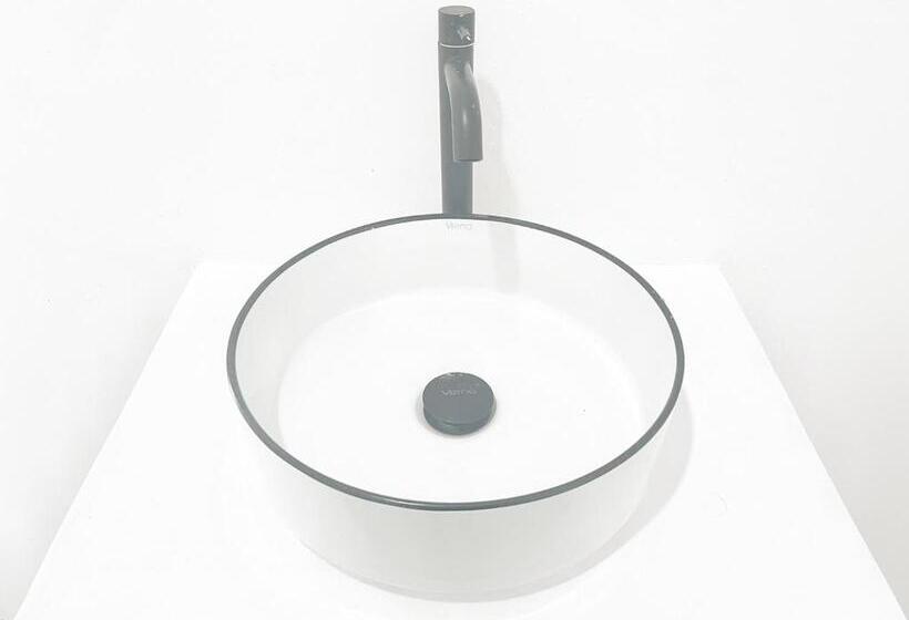 غرفة إقتصادية, Moone