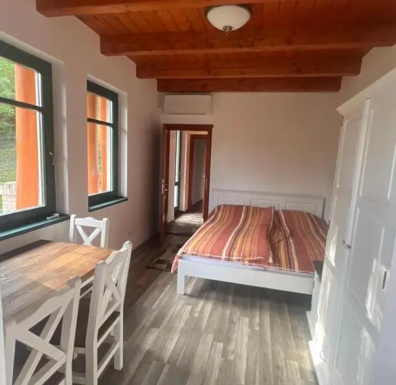 Standard Triple Room with Terrace, Vendégház Petörke