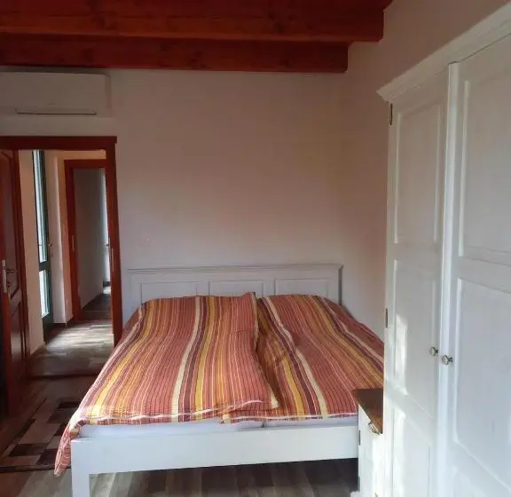 Perhehuone, Vendégház Petörke