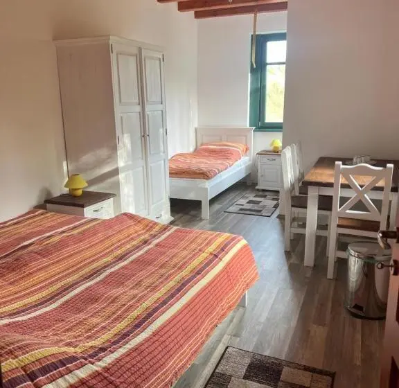 Perhehuone, Vendégház Petörke