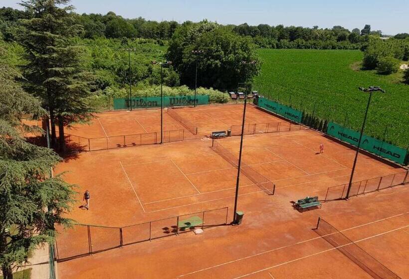 اتاق استاندارد سه نفره, Roomsapartments Popcourt