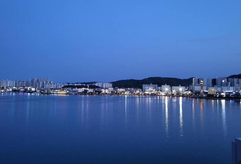 اتاق استاندارد با چشمانداز دریاچه, Sokchocozy2