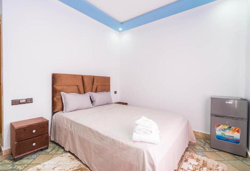 غرفة قياسية, Lacasa Latifa