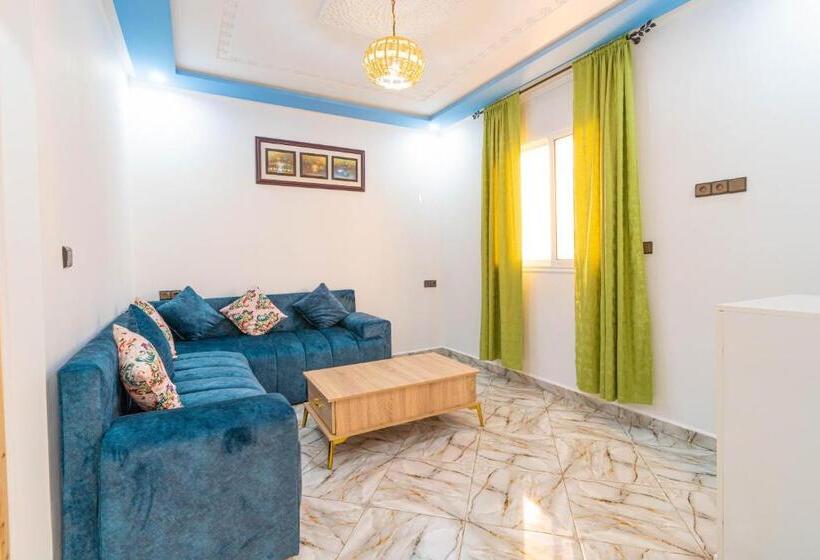 غرفة عائلية, Lacasa Latifa