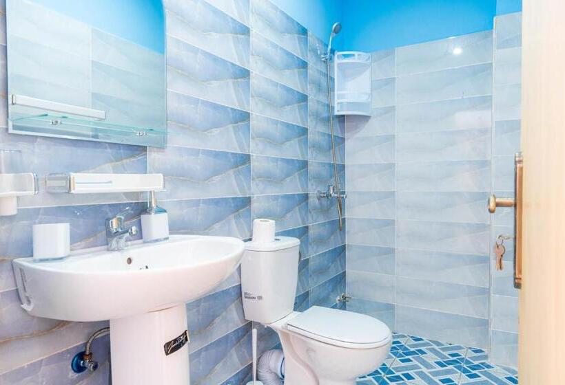 غرفة عائلية, Lacasa Latifa