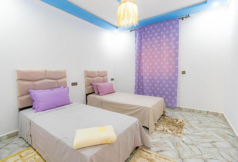 غرفة عائلية, Lacasa Latifa