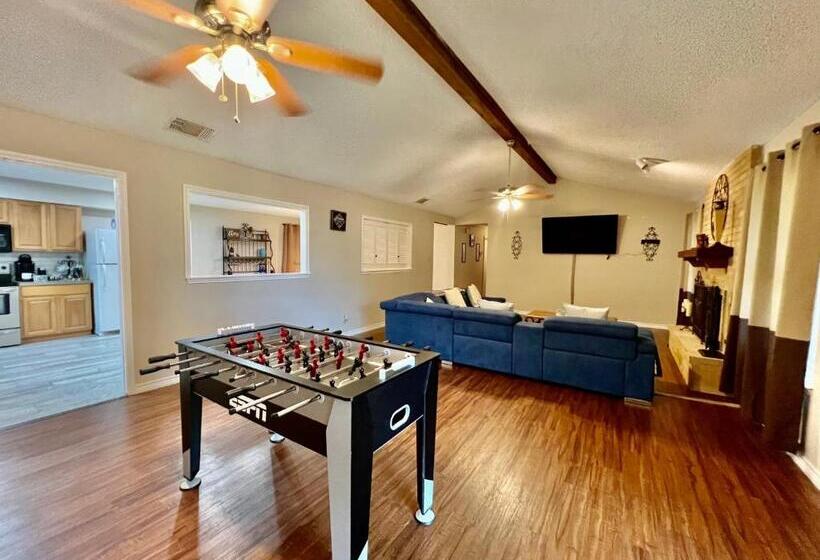 غرفة عائلية, San Antonio Tx  3br Fully Furnished Corporate Home