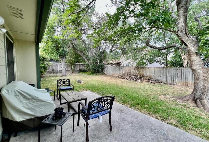 غرفة عائلية, San Antonio Tx  3br Fully Furnished Corporate Home