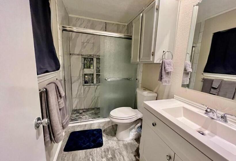 غرفة عائلية, San Antonio Tx  3br Fully Furnished Corporate Home