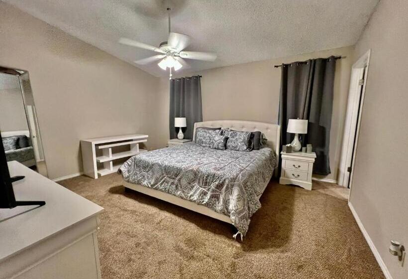 غرفة عائلية, San Antonio Tx  3br Fully Furnished Corporate Home