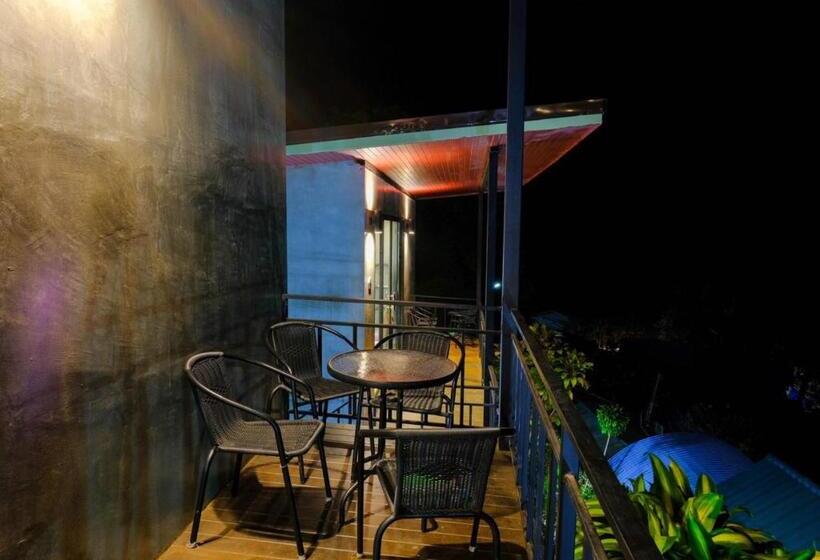 スタンダード４人部屋, Ban Rabiengfah Resort