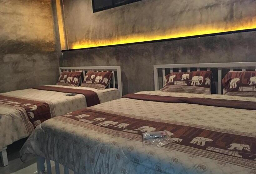 スタンダード４人部屋, Ban Rabiengfah Resort