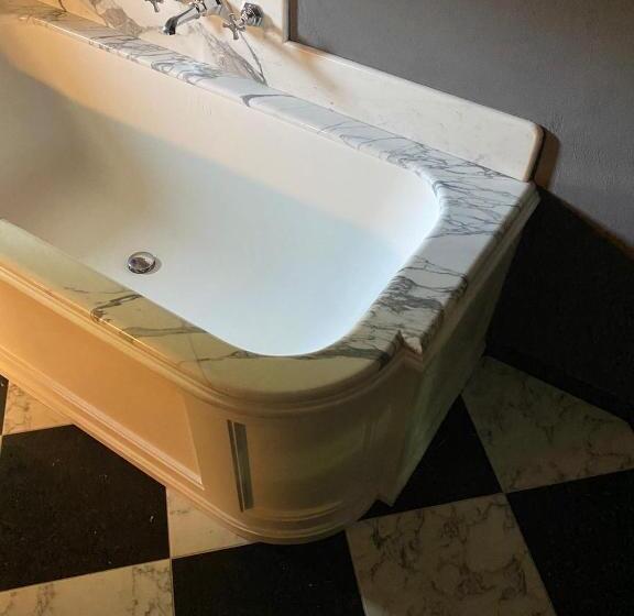 豪华房间, The House