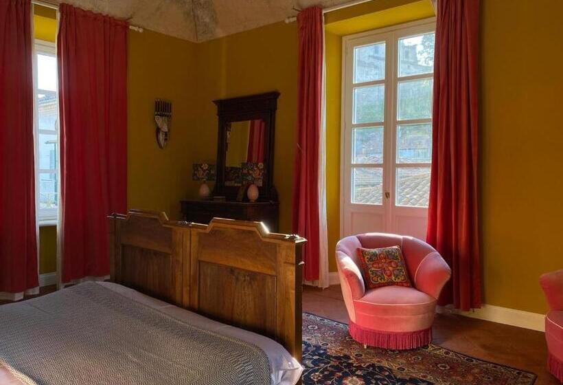 디럭스 룸, The House