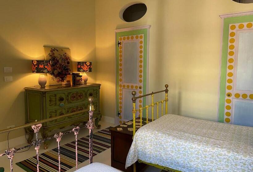 스탠다드 룸, The House