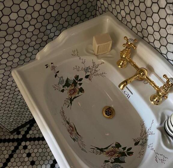 标准间, The House