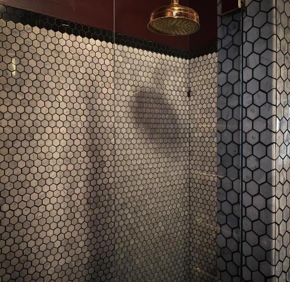 스탠다드 룸, The House