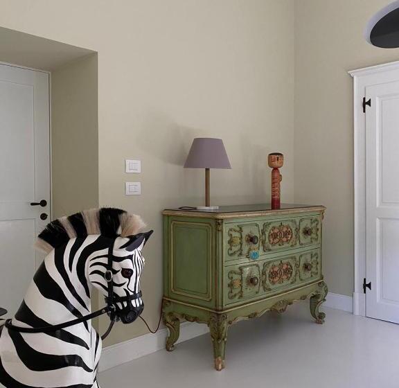 标准间, The House