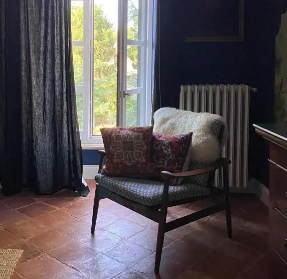 デラックスルーム, The House