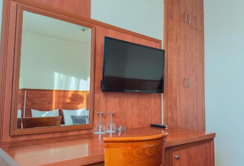 Люкс, Dezudava Family