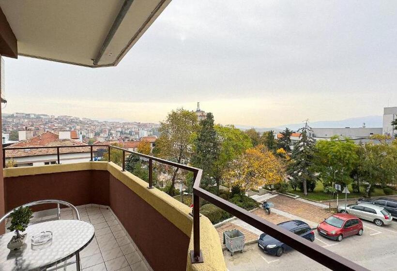 Люкс, Dezudava Family