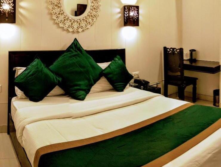 חדר דחוקס עם מיטת קינג, La Casa Haridwar