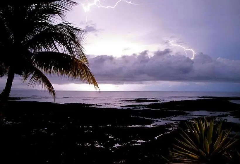 Talo 1 Makuuhuone, Oceanfront Bungalows   Paradise Rentals