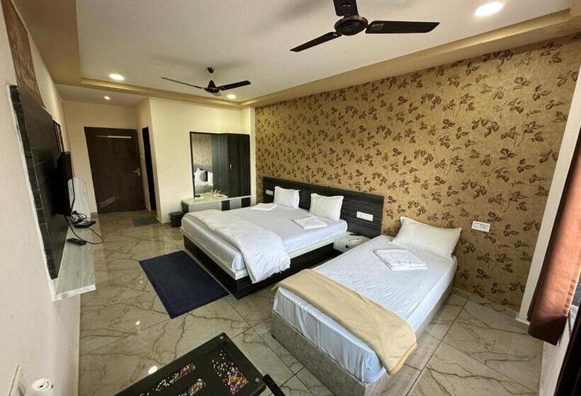 חדר סטנדרט לשלושה, The Royals Room