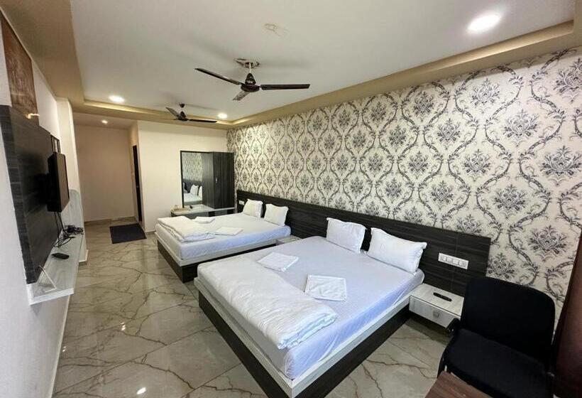 חדר משפחתי, The Royals Room