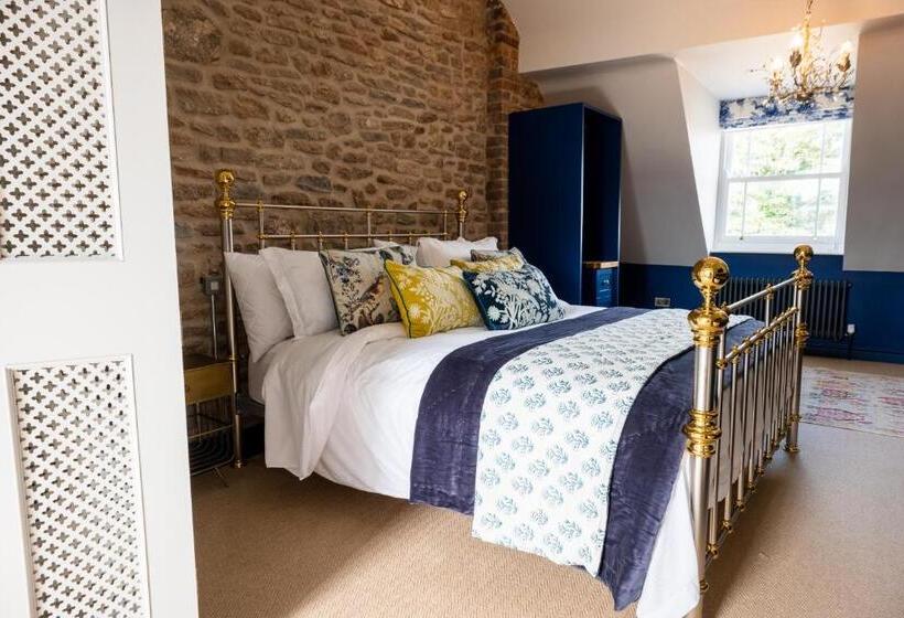 Номер Deluxe, The Sheep And Penguin