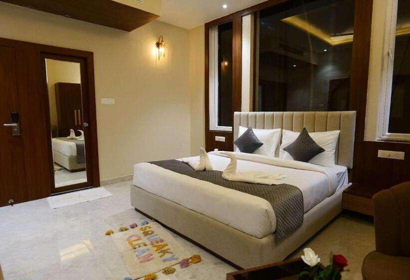 Номер Deluxe, Vedangam